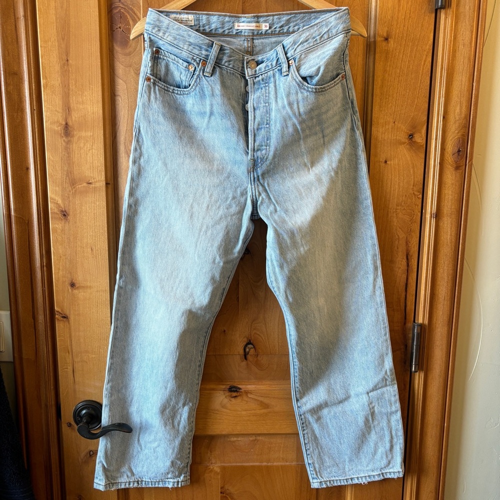 Levi’s RIBCAGE Straight Ankle Size 30 light wash